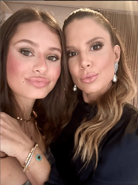 Mariana Kupfer e sua filha Victória Mariana Kupfer e sua filha Victória