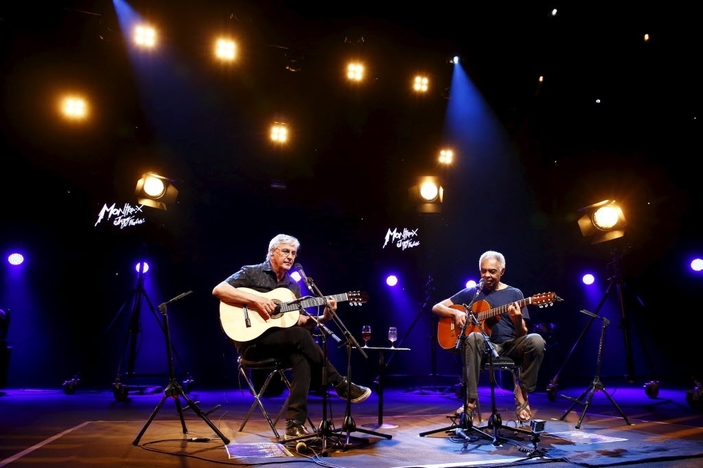15.jul.2015 - Caetano Veloso e Gilberto apresentam o show "Dois Amigos, Um Século de Música" no 49º festival de Jazz de Montreux, na Suíça - Denis Balibouse/Reuters