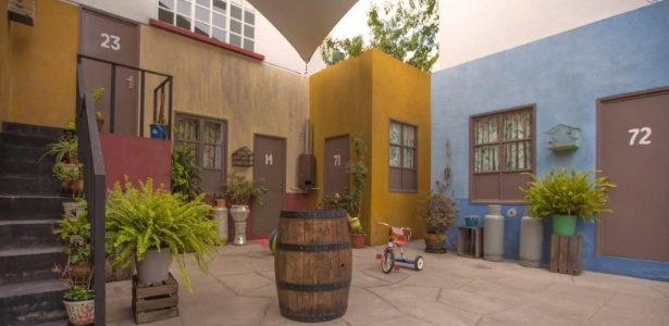 Hospedagem foi decorada como a Vila do Chaves original - Reprodução/Airbnb