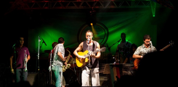 A banda Inquilinos, que anima um arraiá regado a rock e folk - Divulgação - Divulgação