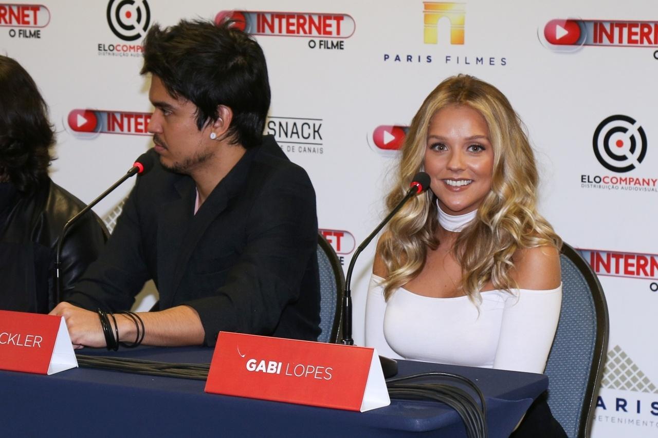 A pré-estreia de "Internet - O Filme" ocorreu no Cinemak do Shopping Eldorado e contou com a presença de Nakada, Cocielo, Igão, Cauê, Celbitt, Polado, Gusta, Pathy, Michele, Mauricio, Muca, Victor Meyniel, Polly e Rafinha. - Deividi Correa/AG News