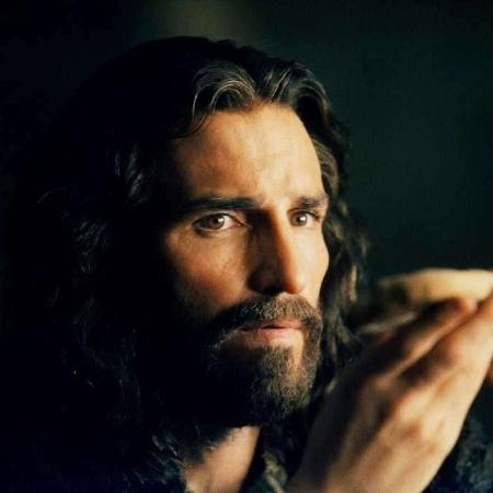Jim Caviezel em cena do filme "A paixão de Cristo" (2004) - Reprodução