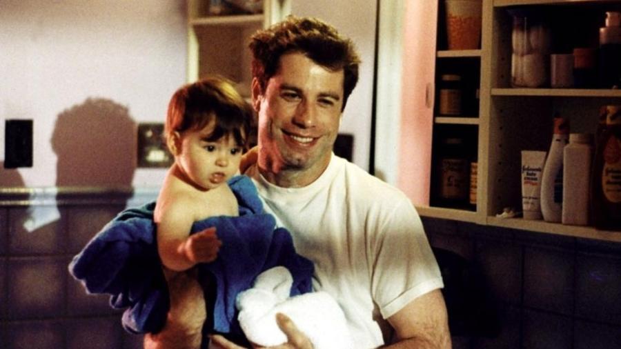 John Travolta em cena de "Olha Quem Está Falando" (1989) - Divulgação