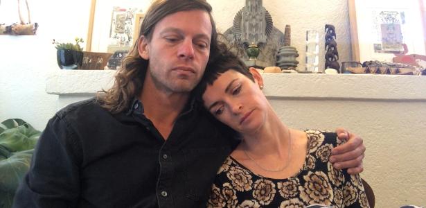 O casal Emily e Adam Heart concedeu entrevista ao "Domingo Espetacular que será exibida hoje e revela fatos novos sobre o ataque de piratas de que foi vítima em outubro do ano passado, no Pará. A reportagem promete uma reviravolta no caso e o assunto terá sequência no Jornal da Record e Câmera Record  - Divulgação - Divulgação