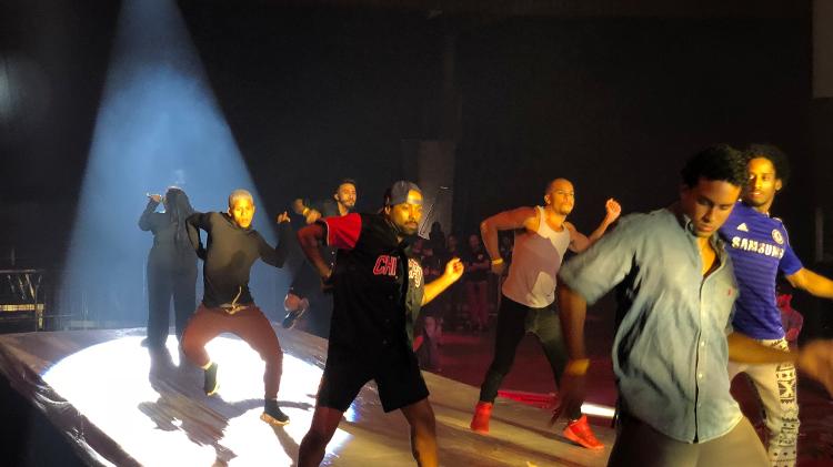 Jojo Todynho faz teste de som ao lado de seus dançarinos no Credicard Hall - Guilherme Machado/UOL - Guilherme Machado/UOL