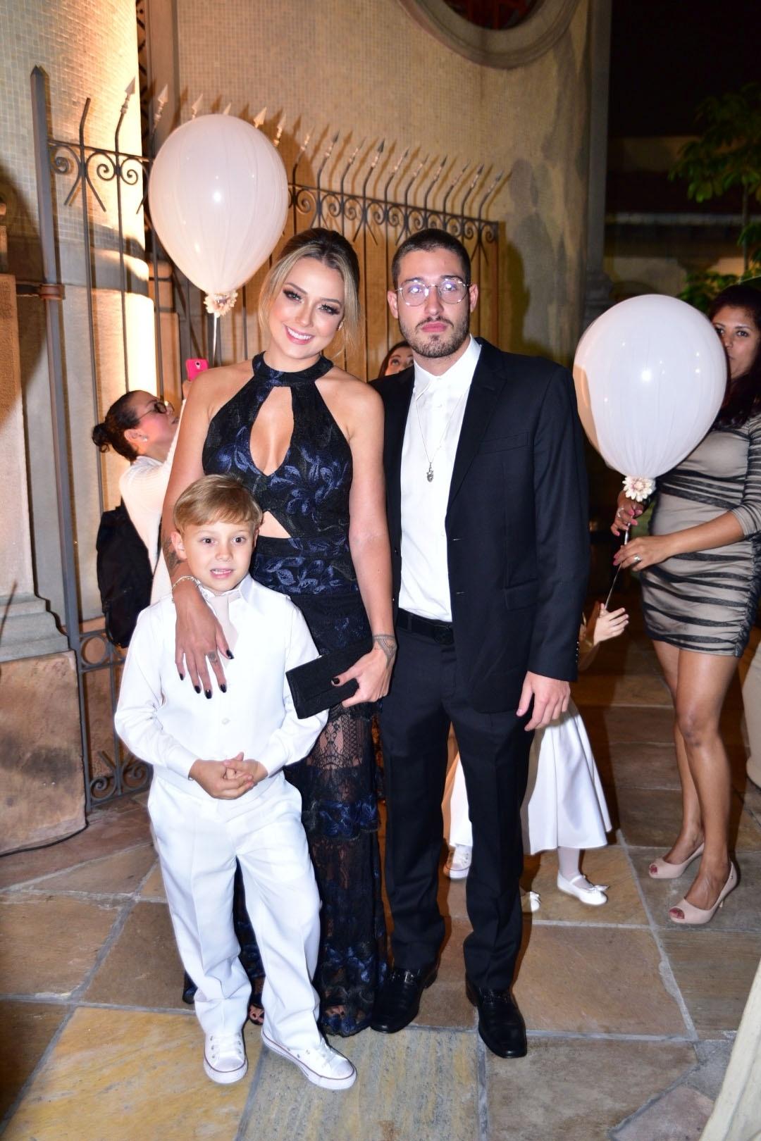 Carol Dantas com o filho Davi Lucca e o namorado Vinicius Martinez - Leo Franco/Ag.News