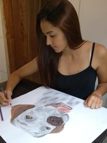 A mineira Priscila Souza diz que nunca estudou desenho e faz tudo à mão livre - Arquivo pessoal