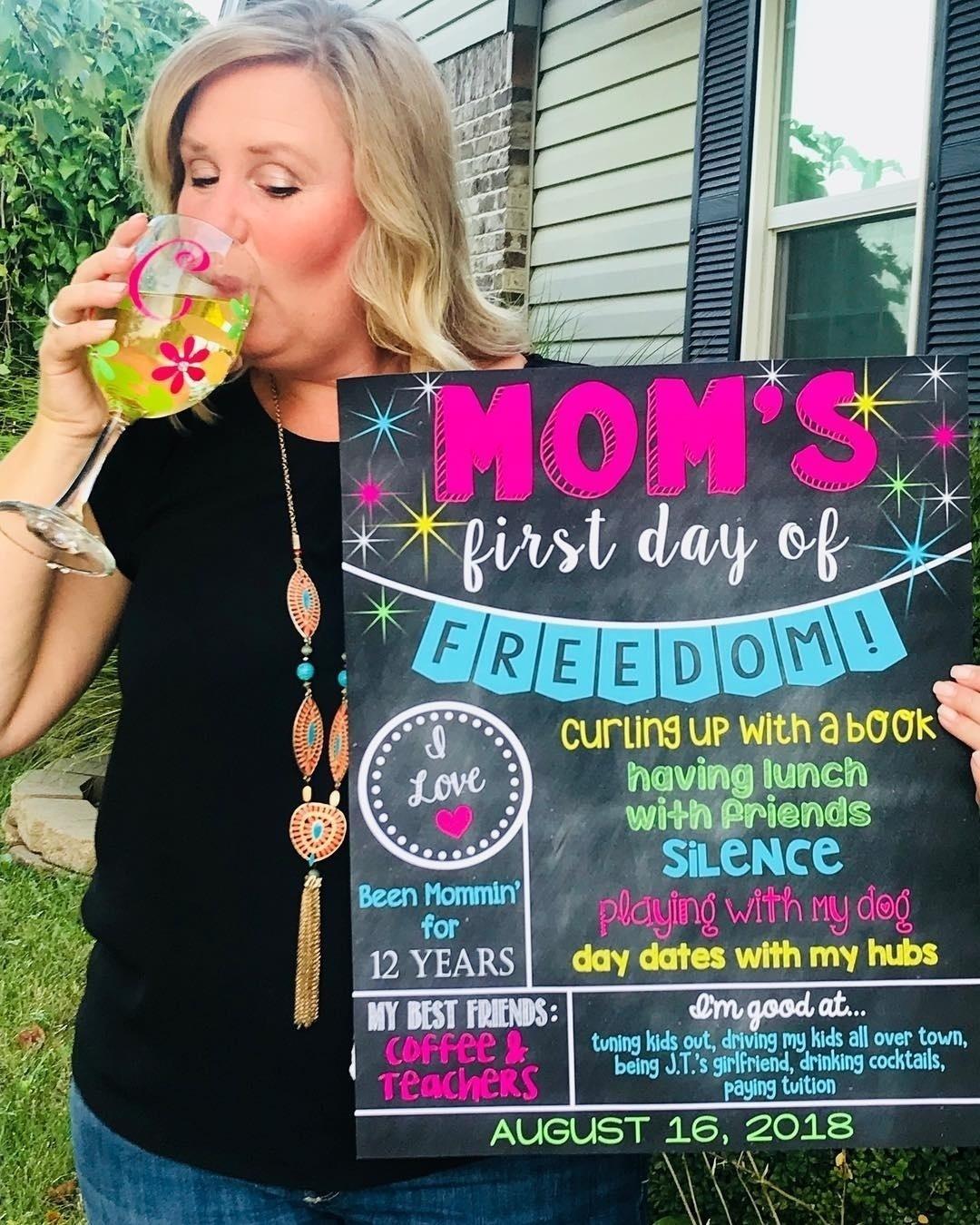 Mãe festeja fim das férias escolares - Reprodução/Instagram