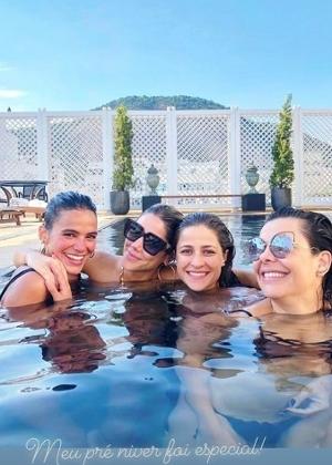 Bruna Marquezine, Fernanda Souza e amigas em festa na piscina no Copacabana Palace - Reprodução/Instagram - Reprodução/Instagram
