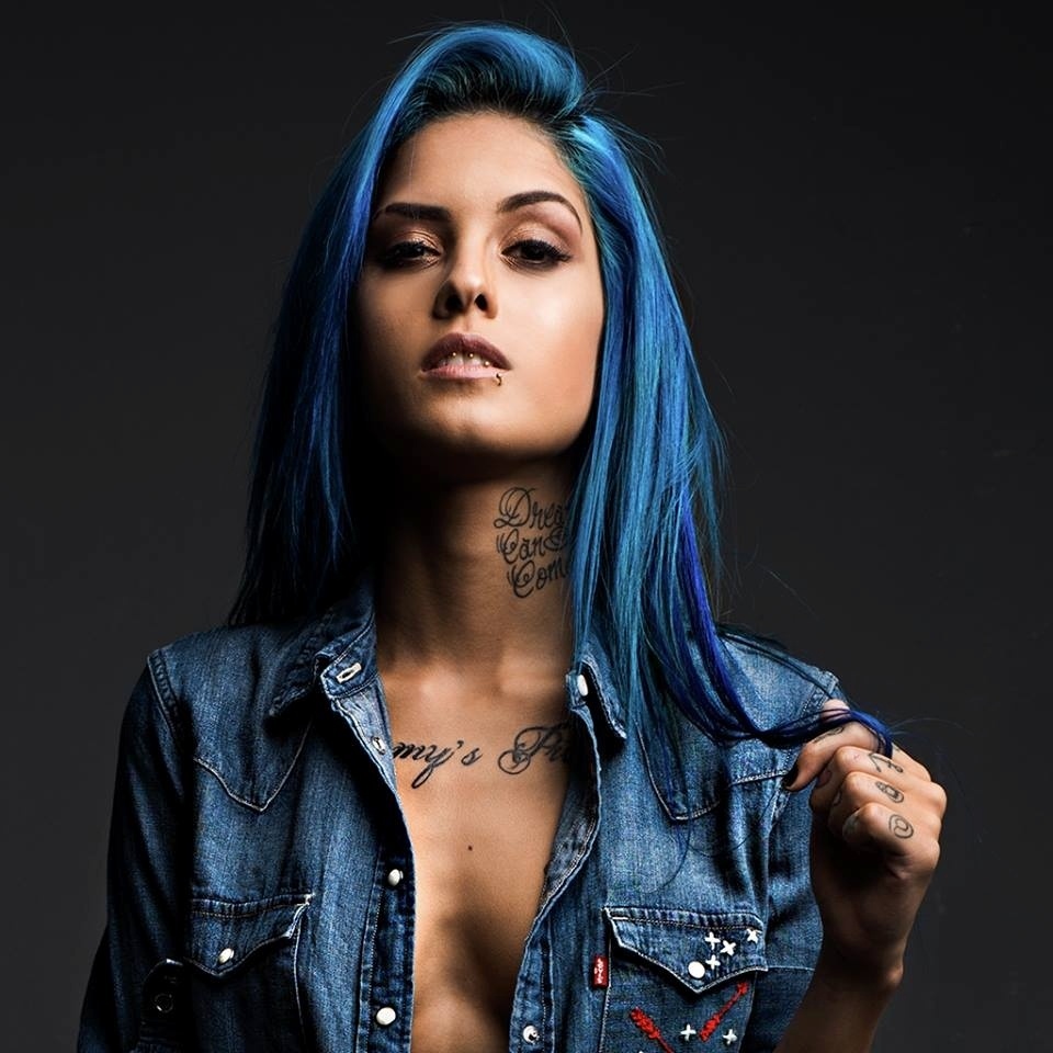 Tati Zaqui posta foto quase nua no banheiro, e atriz pornô comenta -  Entretenimento - BOL