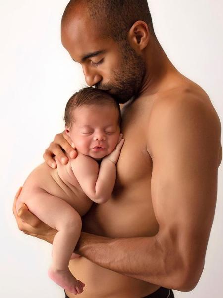 Lucas Moura e o filho recém-nascido Pedro - Reprodução/Instagram