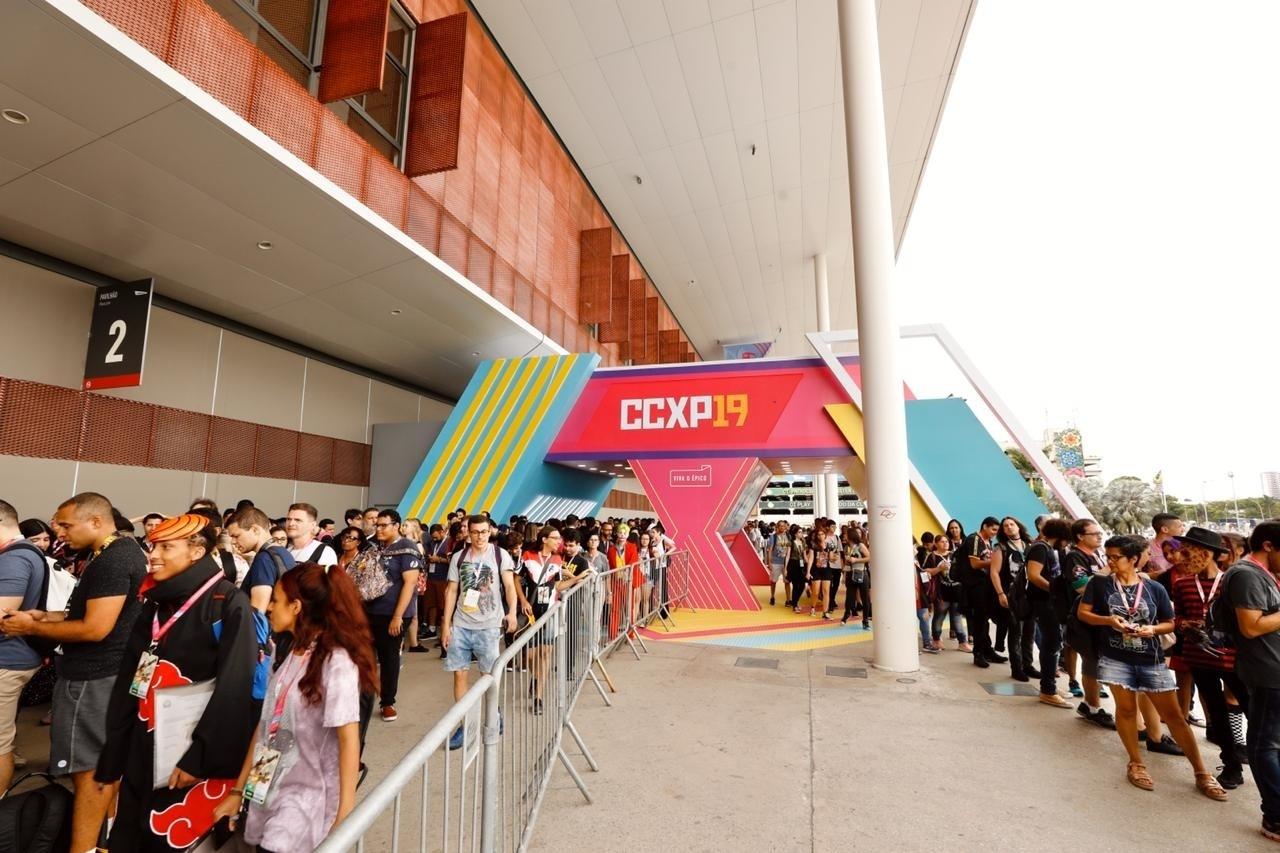 Público faz fila para a entrada no primeiro dia da CCXP 2019 - Mariana Pekin/UOL