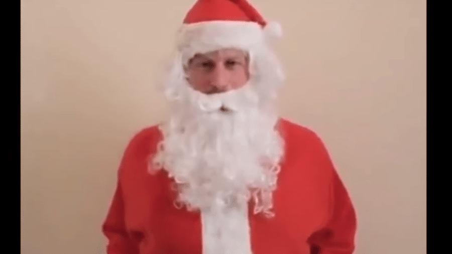 Príncipe Harry se veste de Papai Noel para ajudar crianças em luto - Reprodução