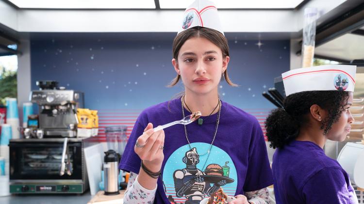 Diana Silvers em cena de 'Space Force', série da Netflix - Divulgação/Netflix - Divulgação/Netflix