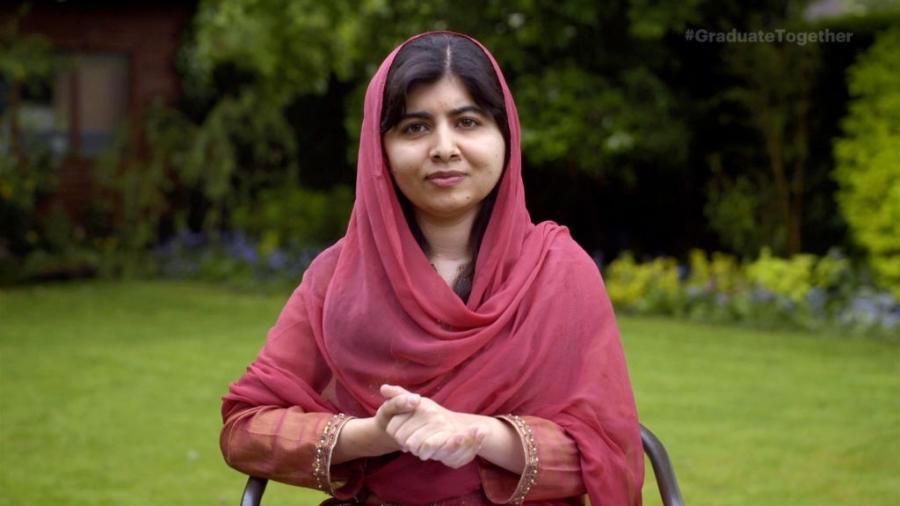 Malala foi baleada por militantes do TTP, irmão ideológico do Talibã afegão, quando estava em um ônibus escolar, em 2012 - Getty Images/Getty Images for EIF & XQ