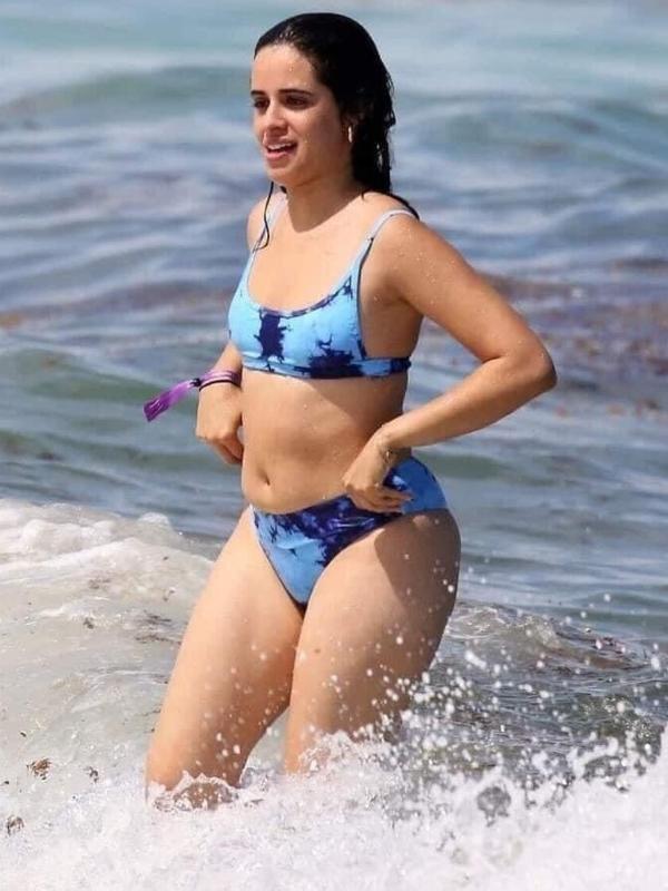 Camilla Cabello foi alvo de 'body shaming' após ser clicada na praia