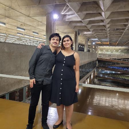 A colunista Mari Rodrigues e seu amigo Vitor Lima na Faculdade de Arquitetura e Urbanismo da USP - Arquivo Pessoal