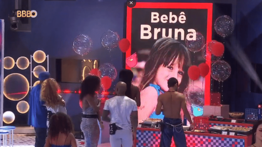 BBB 23: Brothers são surpreendidos com fotos de quando eram bebês em telão de festa - Reprodução/Globoplay