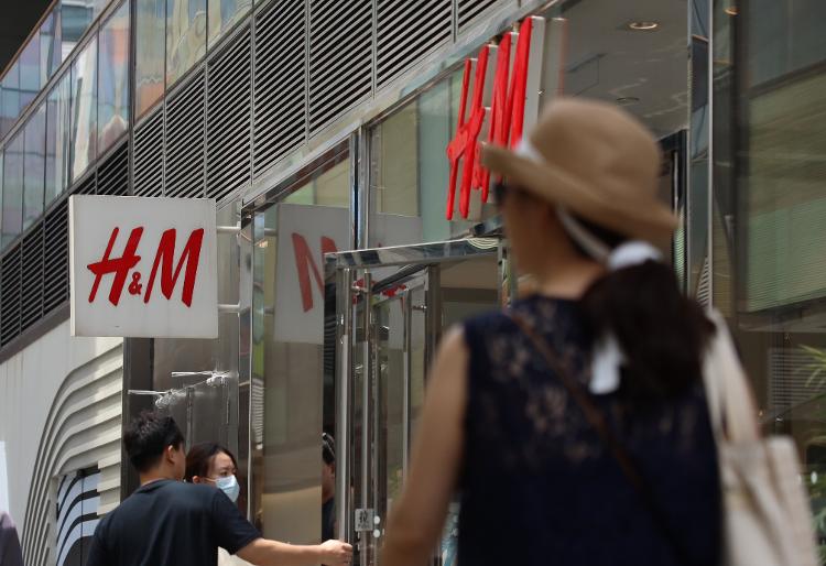 Sueca H&M deixa de aparecer em plataformas de comércio eletrónico