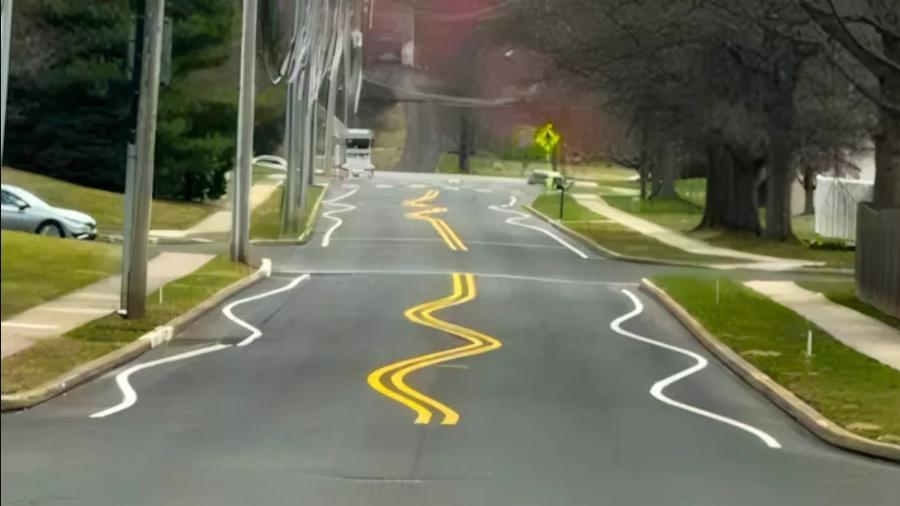 Rua tem sinalização modificada para fazer motoristas diminuírem velocidade Rua tem sinalização modificada para fazer motoristas diminuírem velocidade