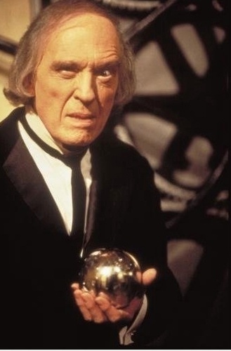 O ator Angus Scrimm em "Fantasma 4 - O Pesadelo Continua" (1998) - Reprodução