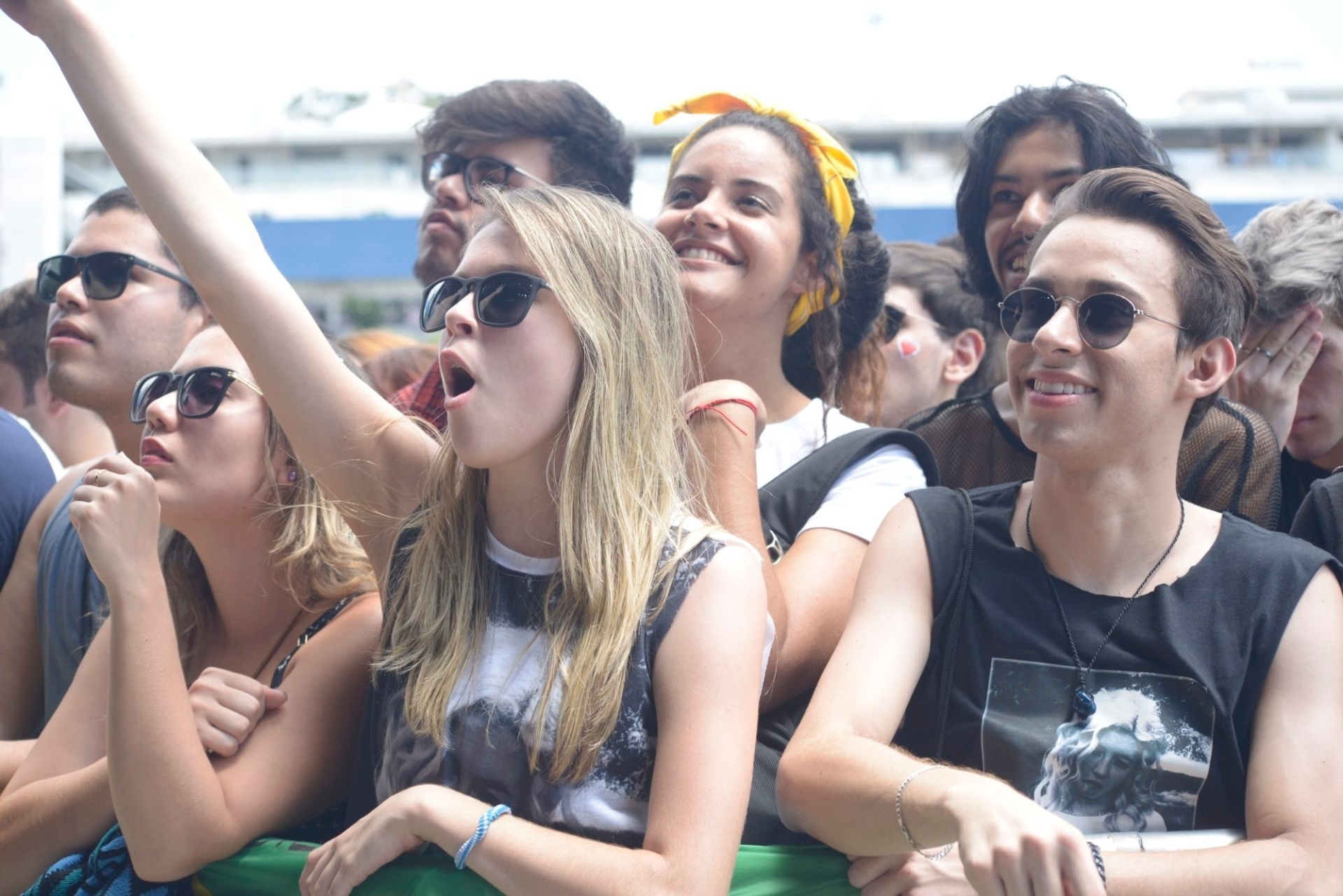 12.mar.2016 - Público assiste na grade ao show da banda Ego Kill Talent, que abriu o primeiro dia do Lollapalooza Brasil 2016, no autódromo de Interlagos, em São Paulo - Rafael Roncato/UOL