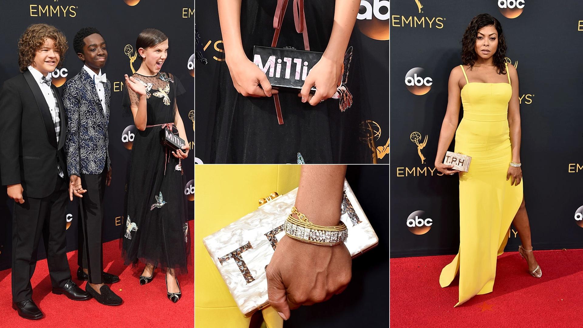No Emmy deste ano, as atrizes Millie Bobby Brown (da série "Stranger Things", de preto) e Taraji P. Henson (da série "Empire",  de vestido amarelo) usaram clutches personalizadas. As bolsinhas são feitas pelo designer Edie Parker (edie-parker.com) e não saem por menos de US$ 1.795 ou R$ 6 mil (cotação do dia 20.dez.2016) - Getty Images/ Montagem UOL