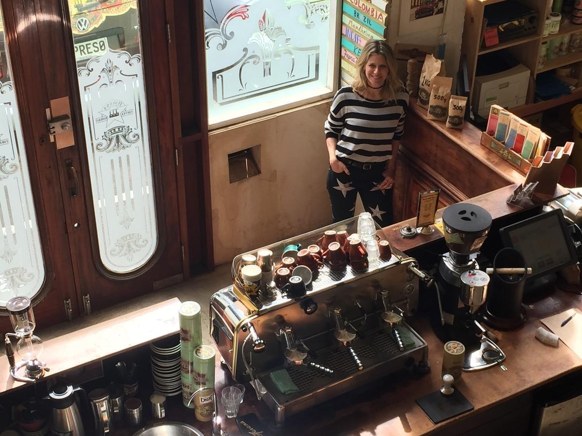 Num típico café italiano, Didi provou sabores difrentes com as frutas da região - Divulgação / Tomaz Viola