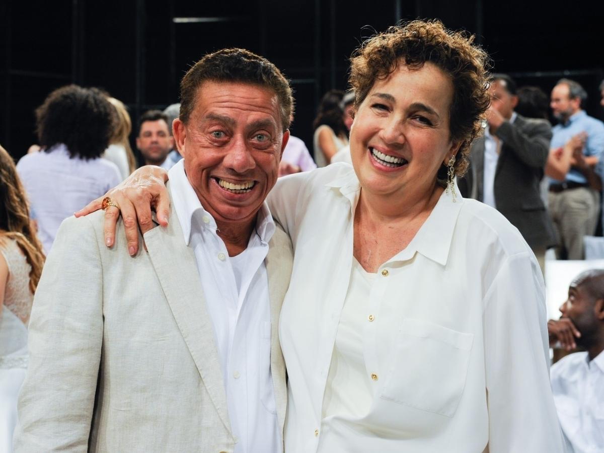 Em 2014, Paulo Silvino gravou a mensagem de fim de ano da TV Globo e posou ao lado de Claudia Jimenez - Divulgação/TV Globo