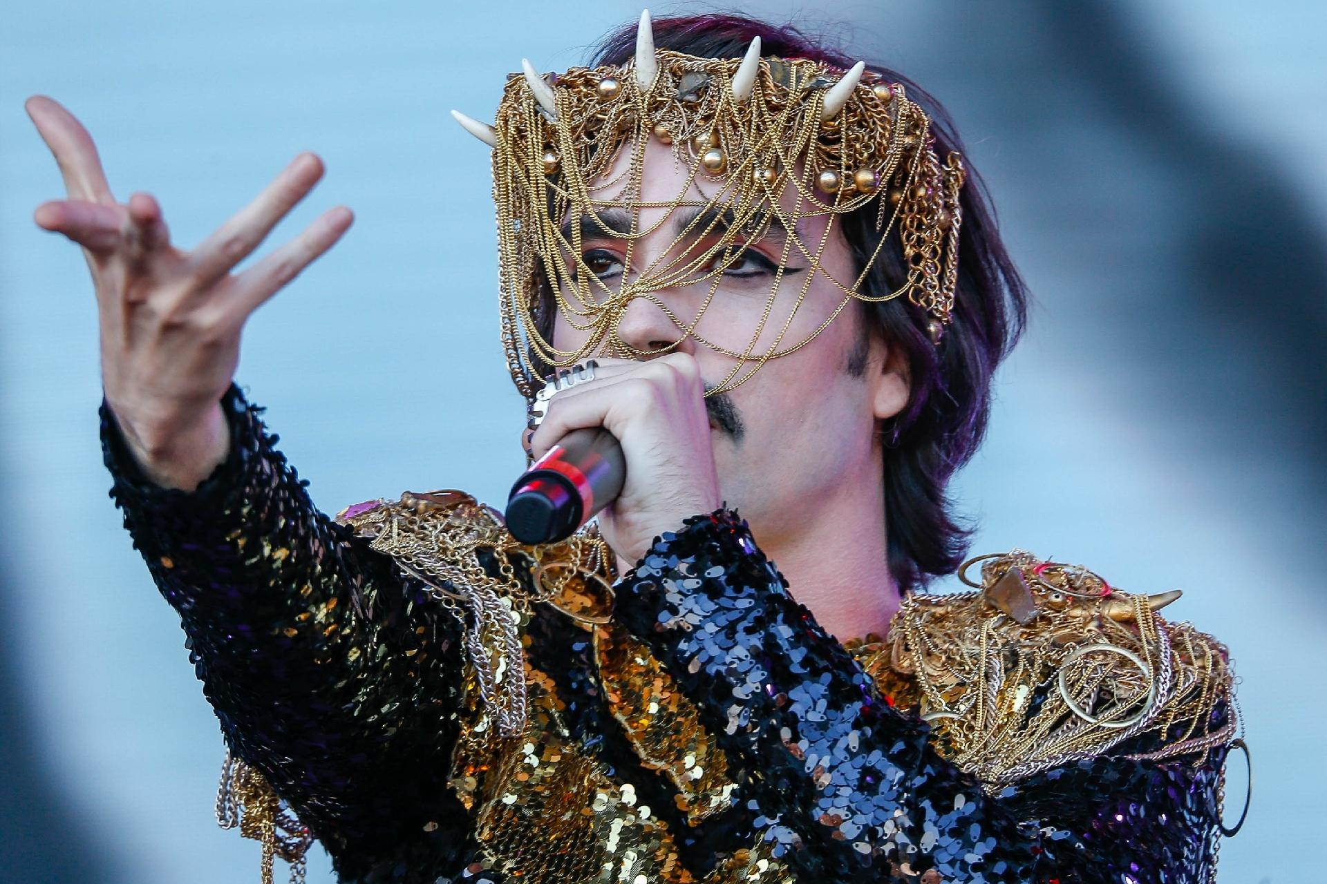 Beijo na boca e política: Johnny Hooker agitou o Palco Sunset - Marco Antonio Teixeira/UOL