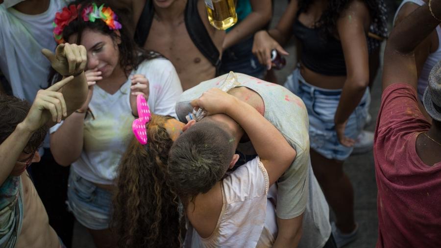 Carnaval é época de pegação... e tudo bem - André Lucas/UOL