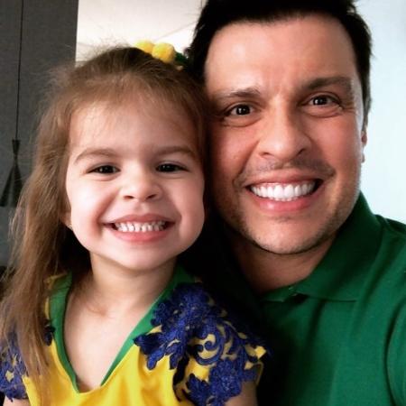 Ceará na torcida pelo Brasil ao lado da filha Valentina Muniz: "Bora Brasil" - Reprodução/Instagram