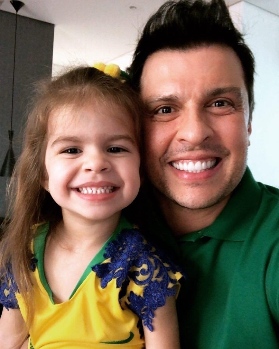 Ceará na torcida pelo Brasil ao lado da filha Valentina Muniz: "Bora Brasil" - Reprodução/Instagram