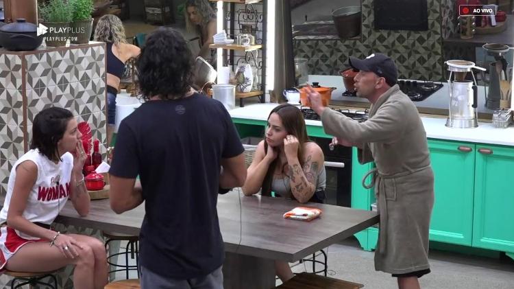 Discussão Gabi e Ilha - Reprodução/PlayPlus - Reprodução/PlayPlus