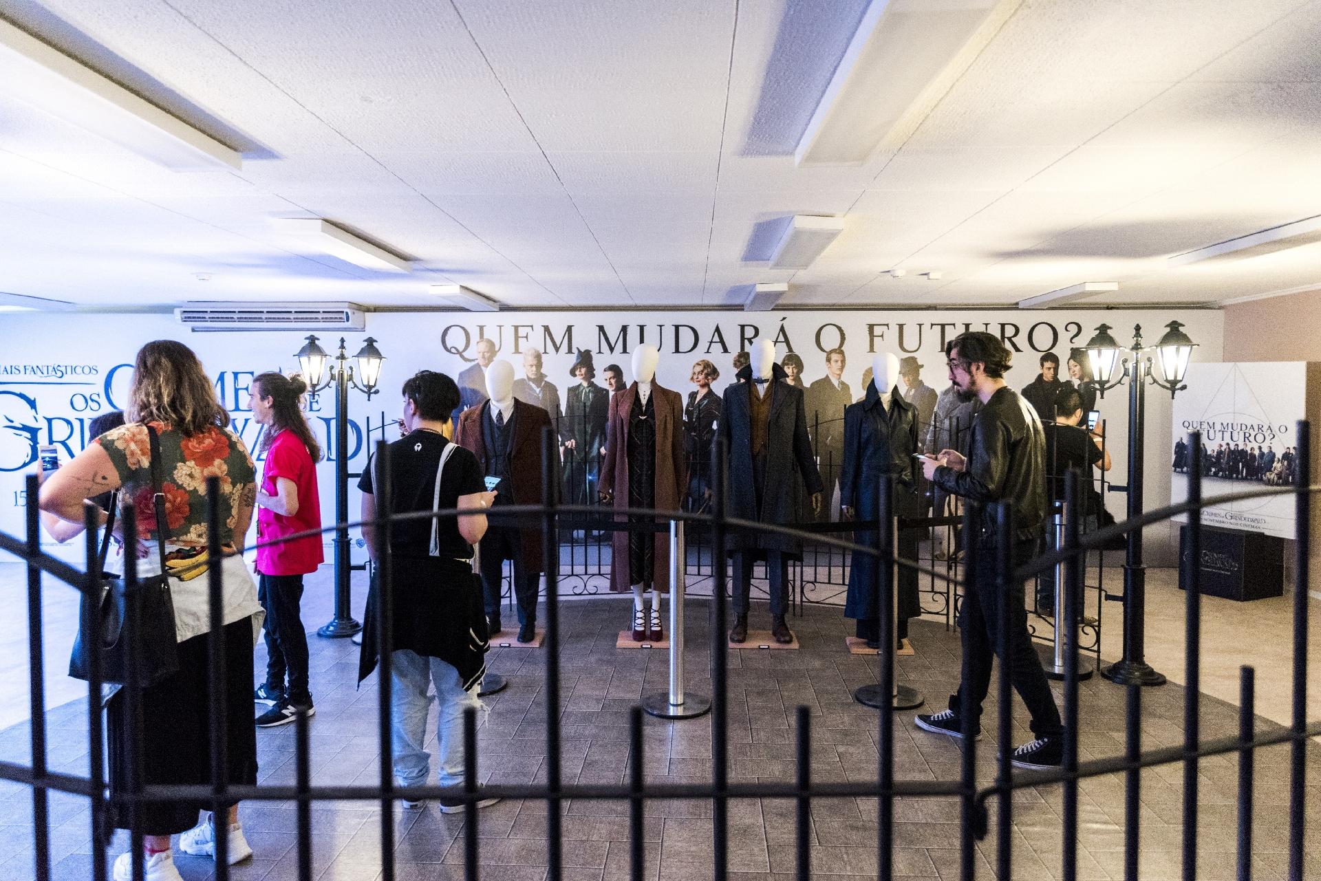 Casa Warner, atração do Warner Channel em São Paulo, tem exposição com os figurinos de "Animais Fantásticos 2" - Rafael Roncato/UOL