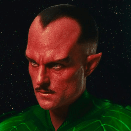 Mark Strong como Sinestro em cena de "Lanterna Verde" (2011) - Reprodução - Reprodução
