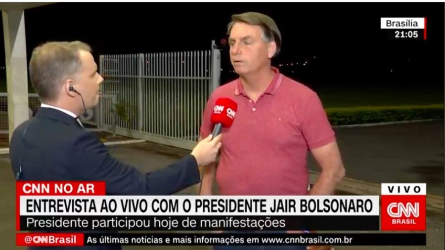 Bolsonaro cita futebol e Carnaval para explicar apoio a manifestações - Reprodução/CNN Brasil