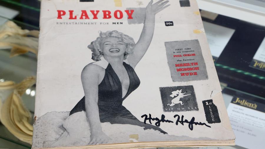Primeira edição da Playboy americana com Marilyn Monroe na capa e autografada por Hugh Hefner - Gabe Ginsberg/Getty Images