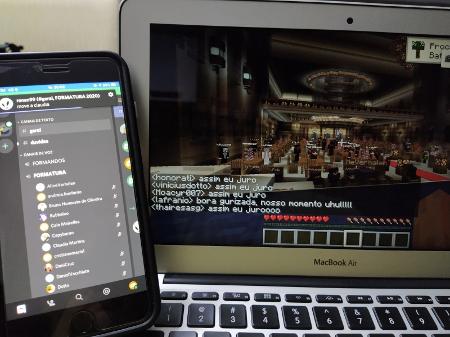 Alunos realizam formatura na plataforma Minecraft