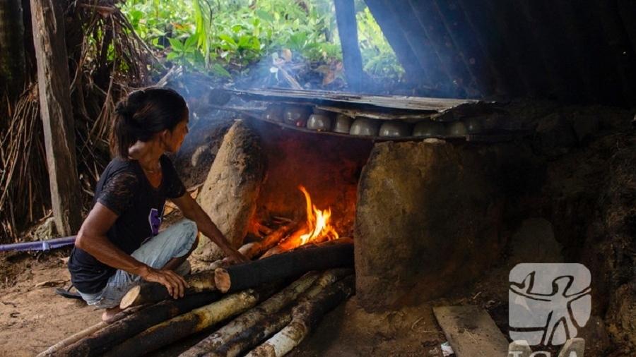 Oficina de troca de experiências e conhecimentos sobre a cerâmica de Taracuá, promovida pela Associação de Mulheres Indígenas da Região de Taracuá (AMIRT), Terra Indígena Alto Rio Negro (AM) - Juliana Lins / ISA