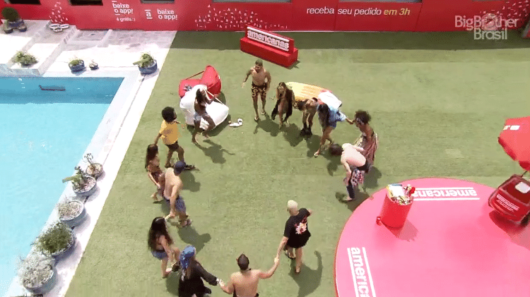 BBB 21: Participantes dançam quadrilha no jardim da casa - Reprodução/Globoplay - Reprodução/Globoplay