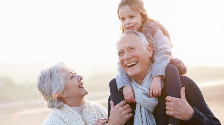 Avôs podem ser acionados, caso um dos pais não possa arcar com as despesas da criança - iStock