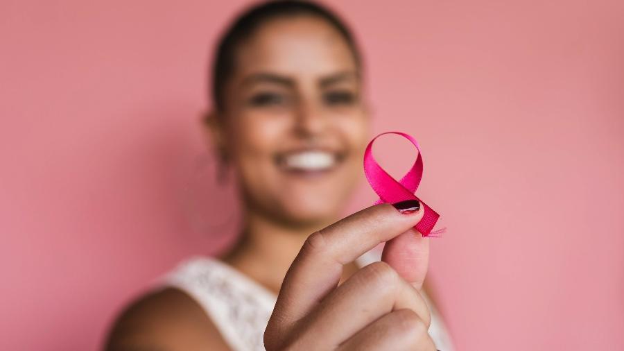 Outubro Rosa é o nome dado ao mês como parte de uma campanha mundial de conscientização sobre o câncer de mama - Getty Images