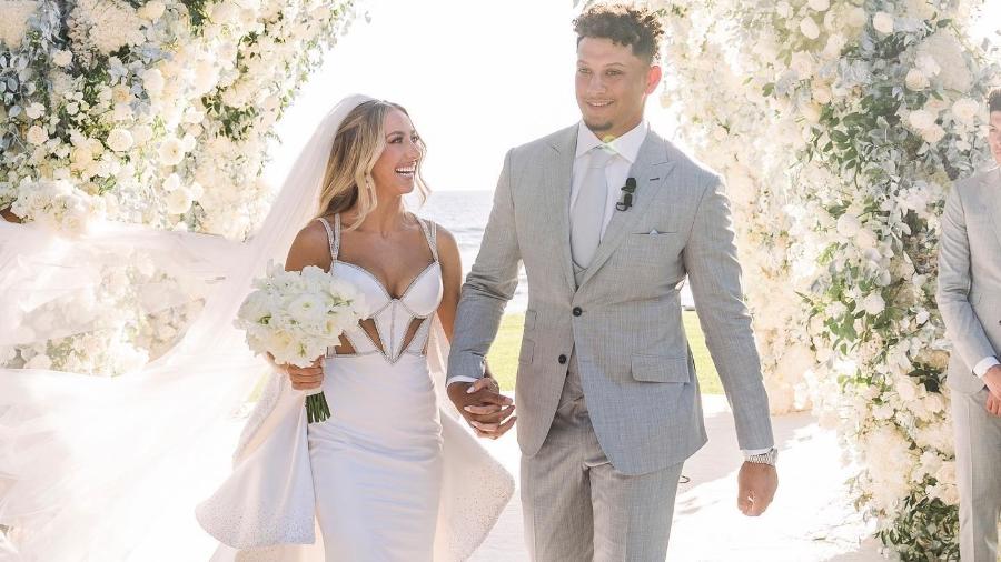 O quarterback do Kansas City Chiefs, Patrick Mahomes, se casou em cerimônia de luxo no Havaí - Reprodução/Instagram