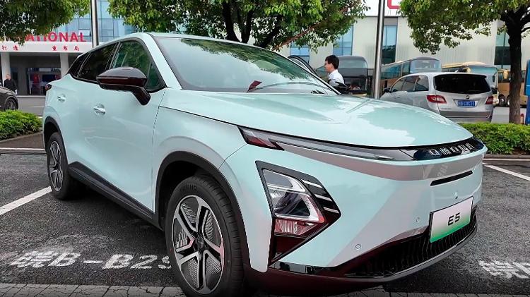 SUV Omoda 5 em versão totalmente elétrica