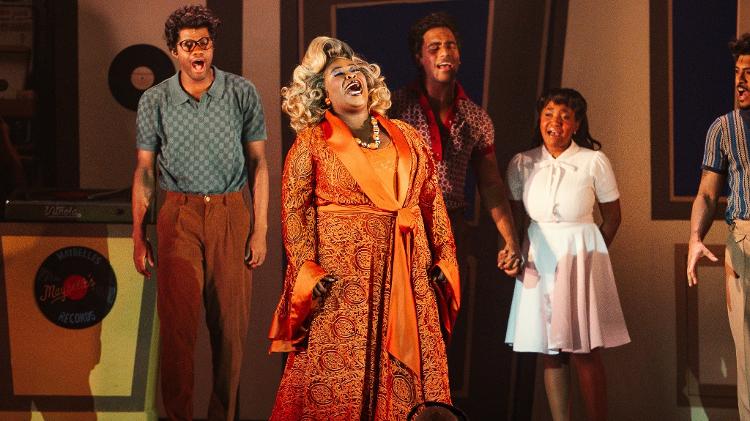 Aline Cunha durante o musical "Hairspray"