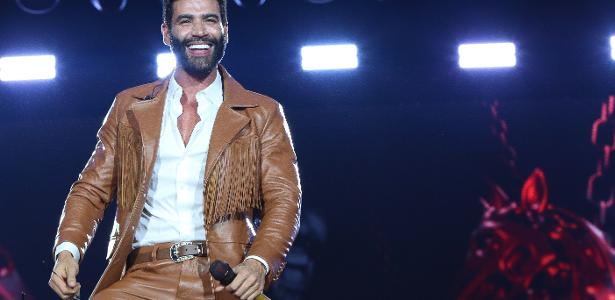 Gusttavo Lima emociona e ignora polêmica em show na Festa do Peão de Barretos