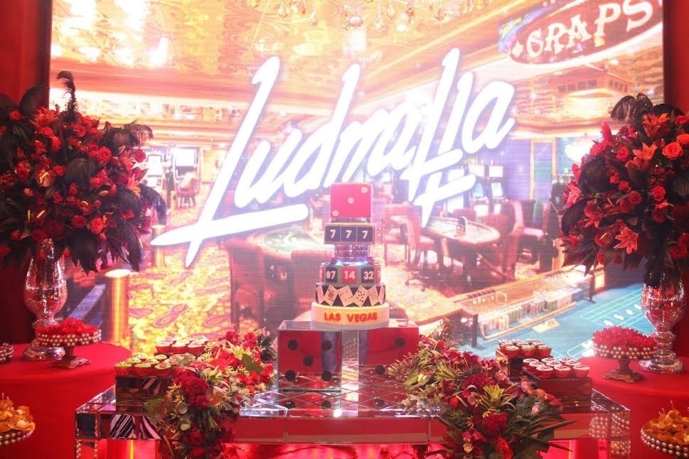 25.abr.2016 - Decoração da festa de 21 anos de  Ludmilla (tema Las Vegas) - Thyago Andrade /BrazilNews