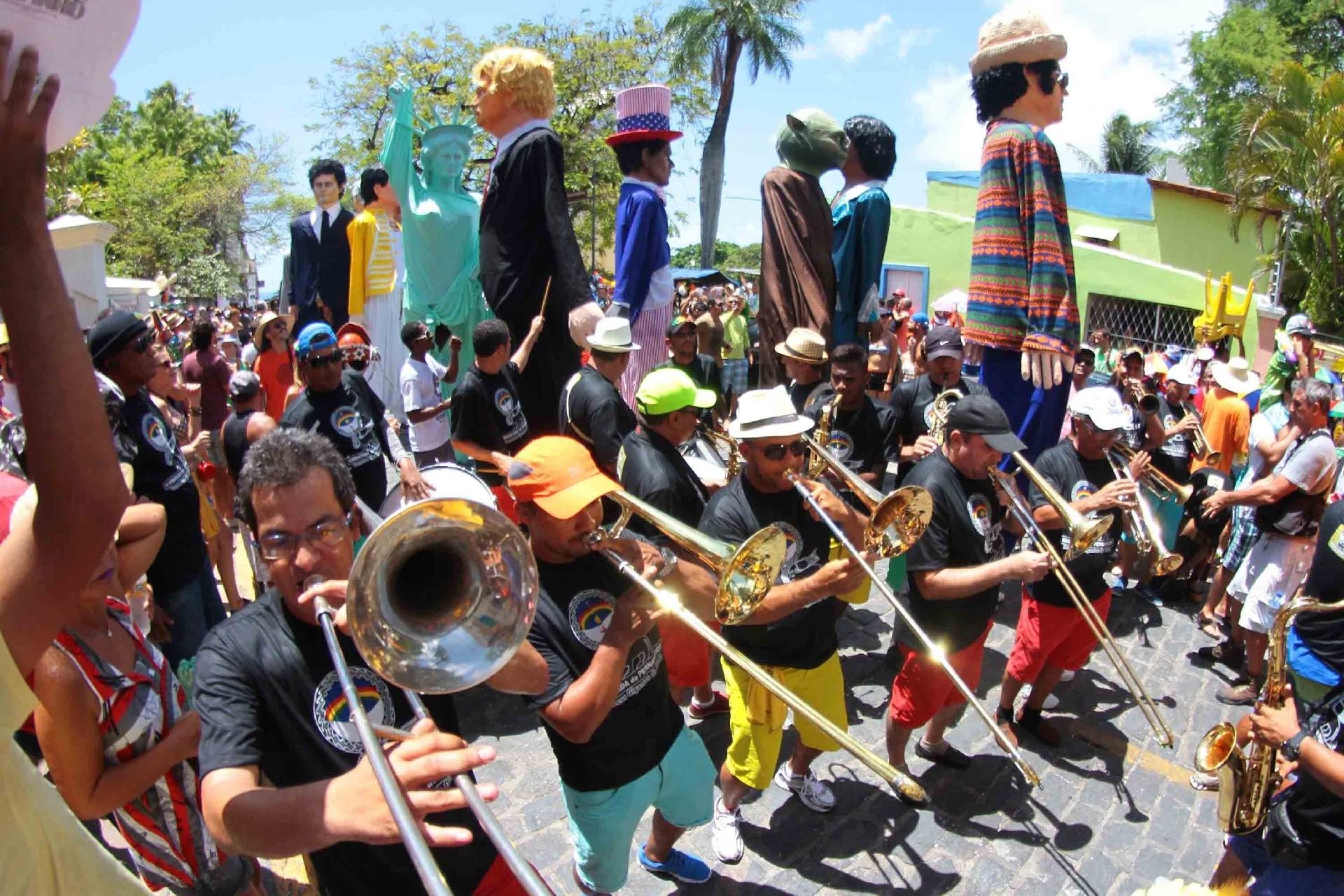 Os bonecos são feitos de isopor, papel, madeira, fibra de vidro e alumínio - MARLON COSTA/FUTURA PRESS/ESTADÃO CONTEÚDO