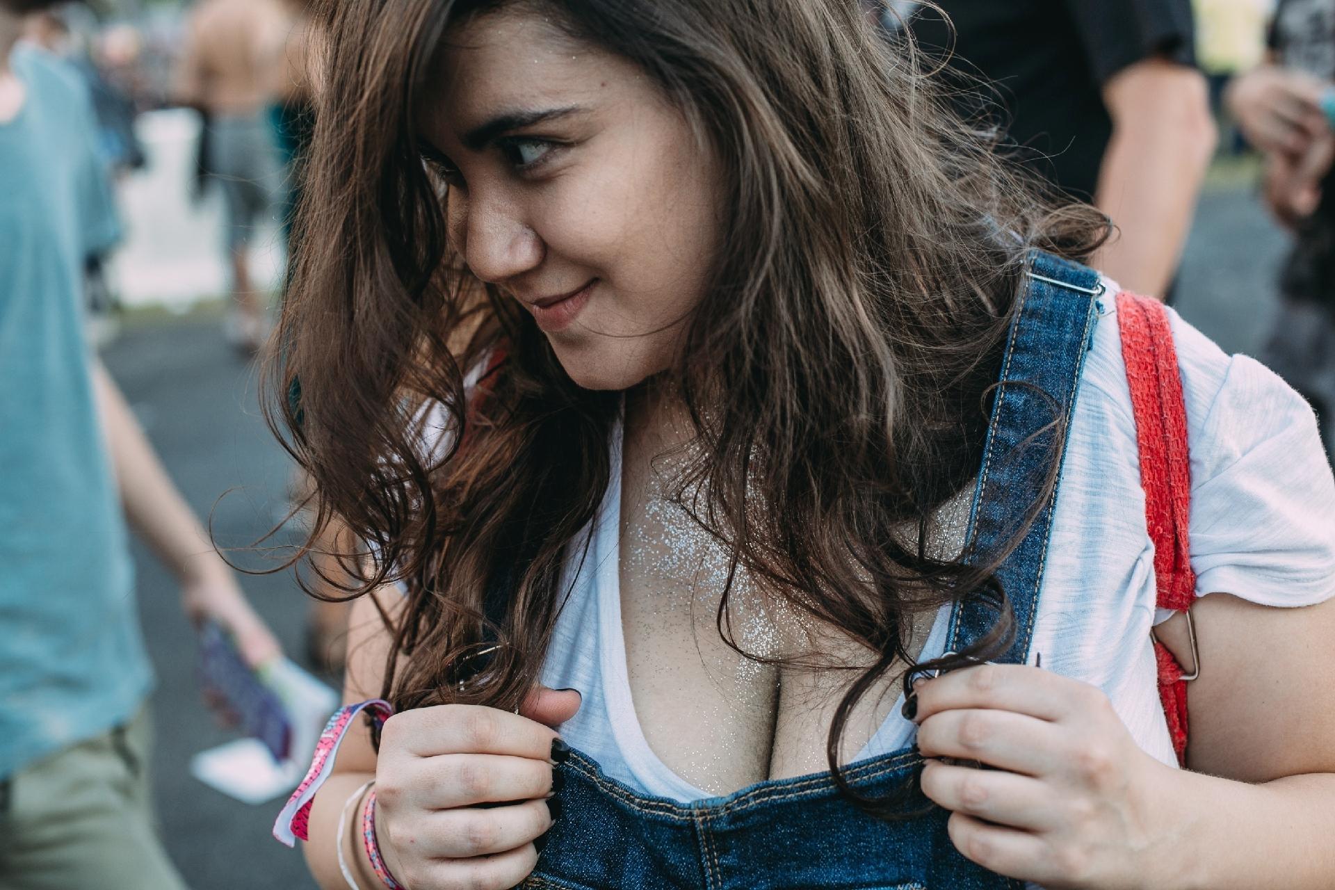 Público abusa da purpurina no festival Lollapalooza, em São Paulo, no Autódromo de Interlagos - Felipe Gabriel/UOL